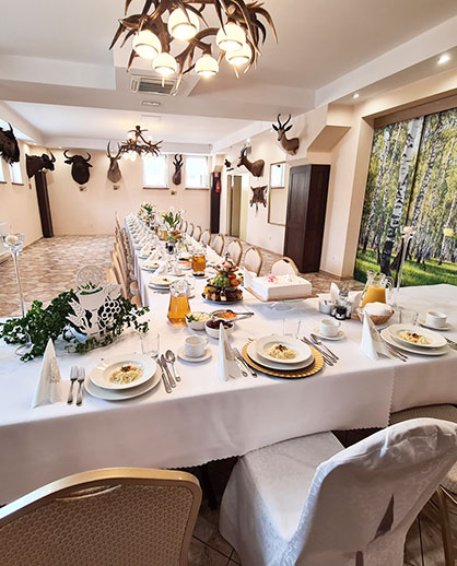 https://alta.com.pl/wp-content/uploads/2024/08/sala-mysliwska-restauracja-Alta.jpg